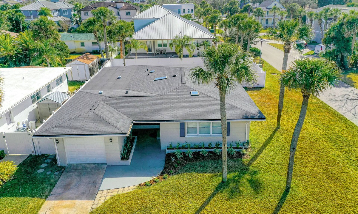 Atlantic Shores House | Beachside snowbird escape with fenced yard & washer/dryer - walk to beach access