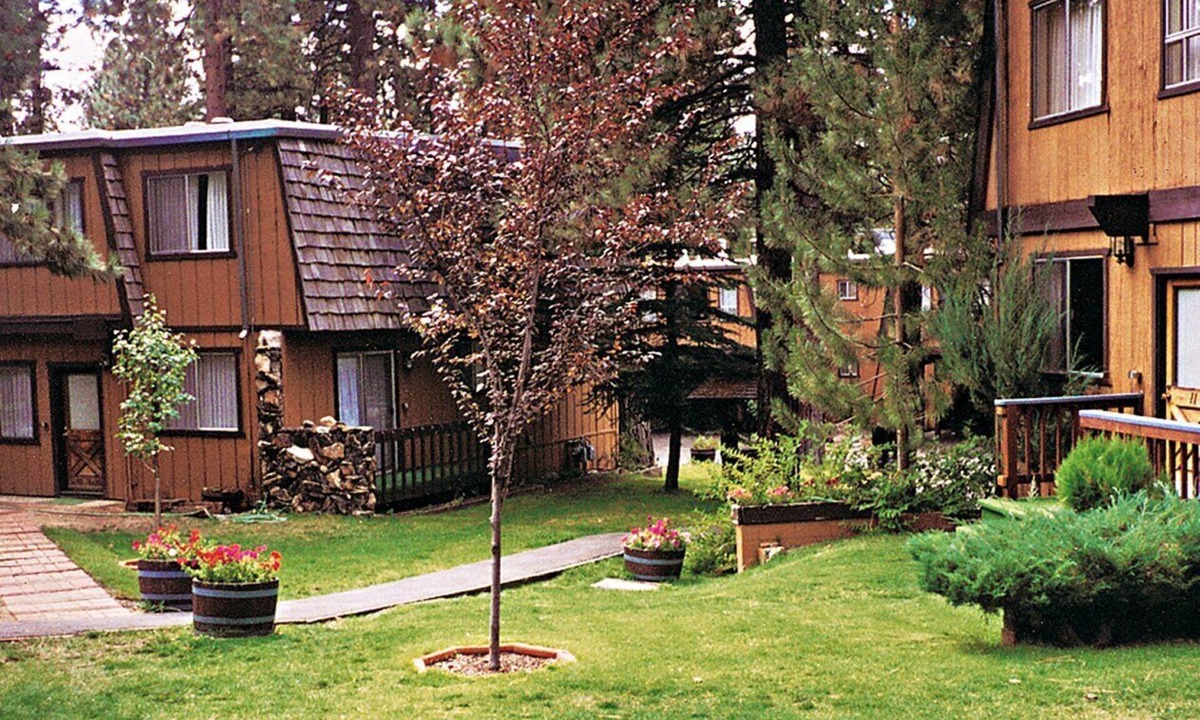 South Lake Tahoe Apartment | Beautiful 3 bedroom unit at resort, sleeps 8