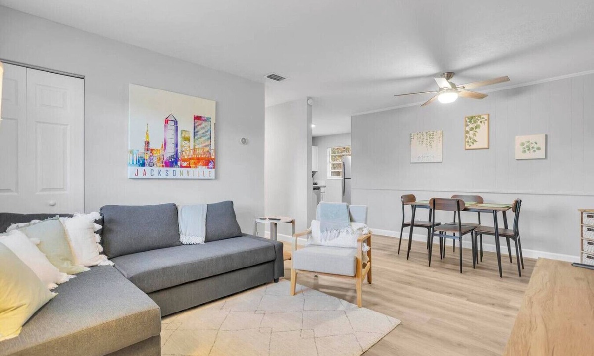Sandalwood House | Beautiful Jacksonville Bungalow Centrally Located