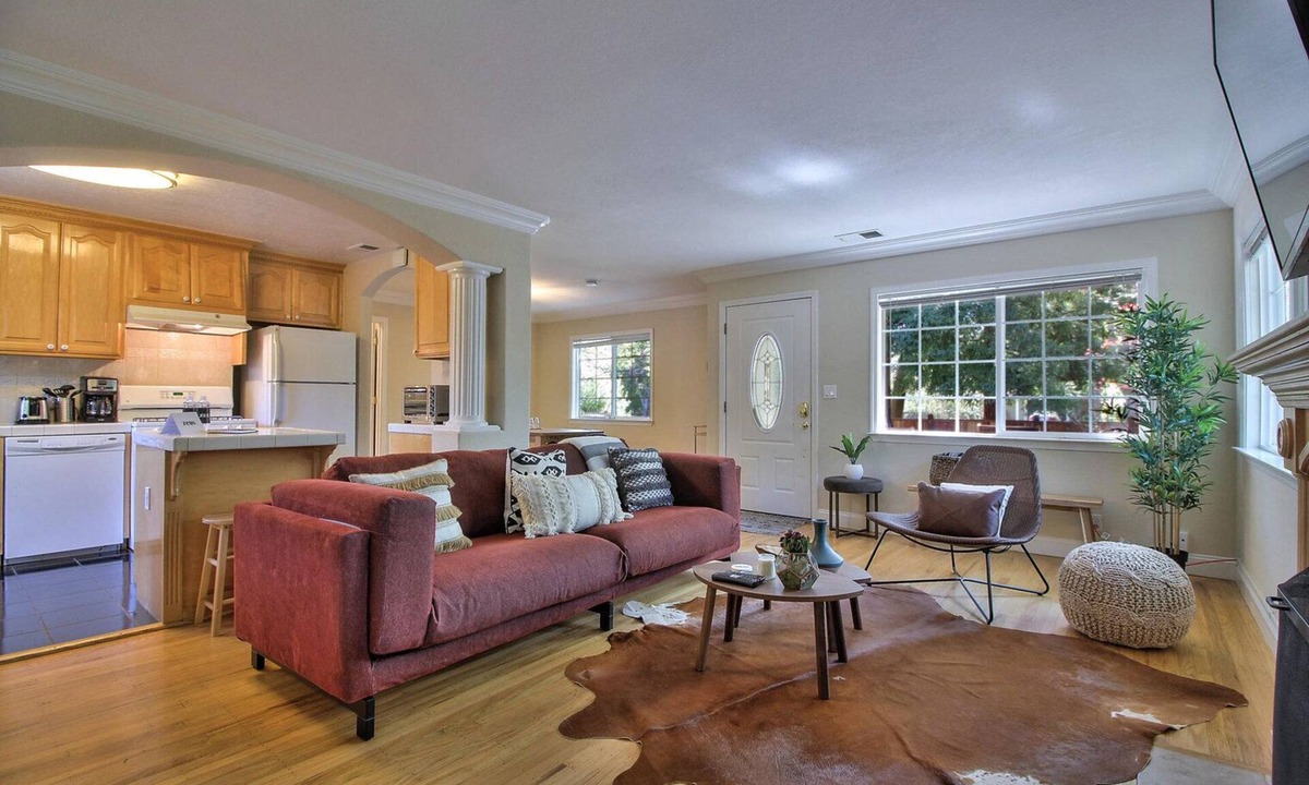 Menlo Park House | Beautiful Menlo Park 2BR near Caltrain, Retail & Cafes, by Blueground