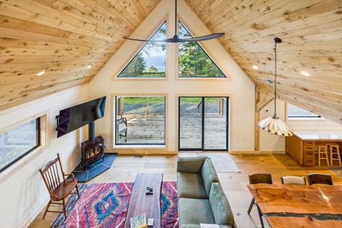 Trinidad House | Beautiful Ocean View Cabin and Hot Tub!
