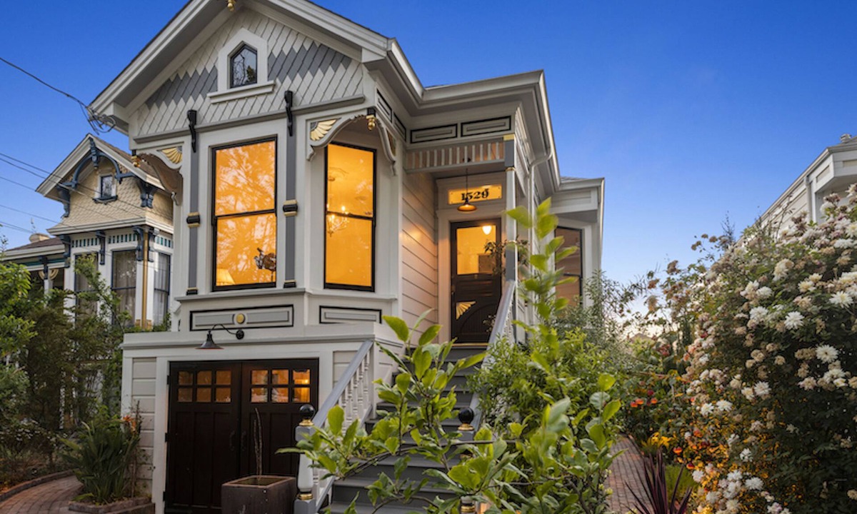 West Alameda House | Beautiful upper level 2b/2b flat in 1885 Queen Anne Cottage in Alameda
