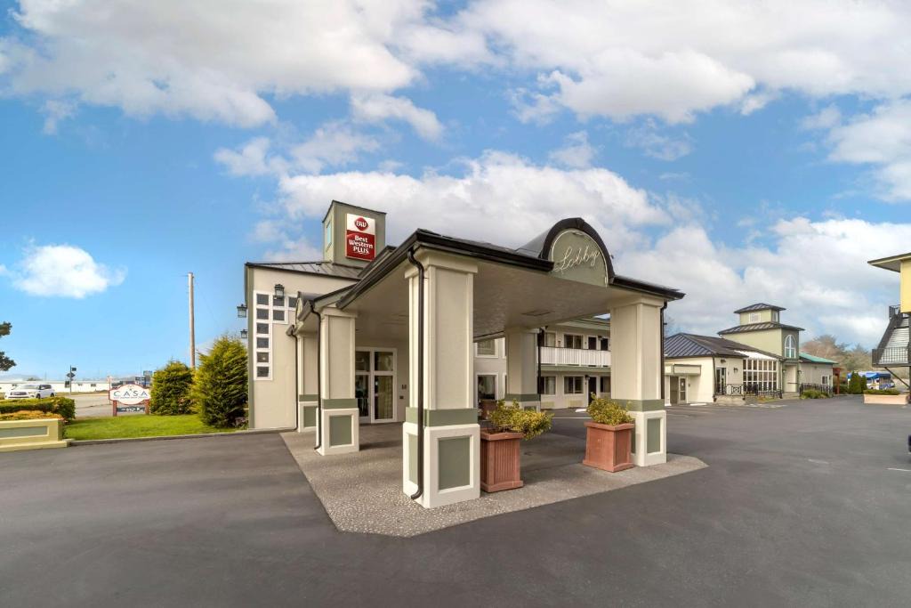 Bertsch-Oceanview Hotel | Best Western Plus Northwoods Inn