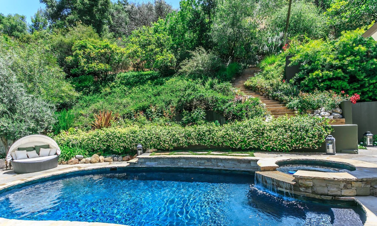 Beverly Glen Apartment | Beverly Hills Luxury Guest Suite with Private Entrance.