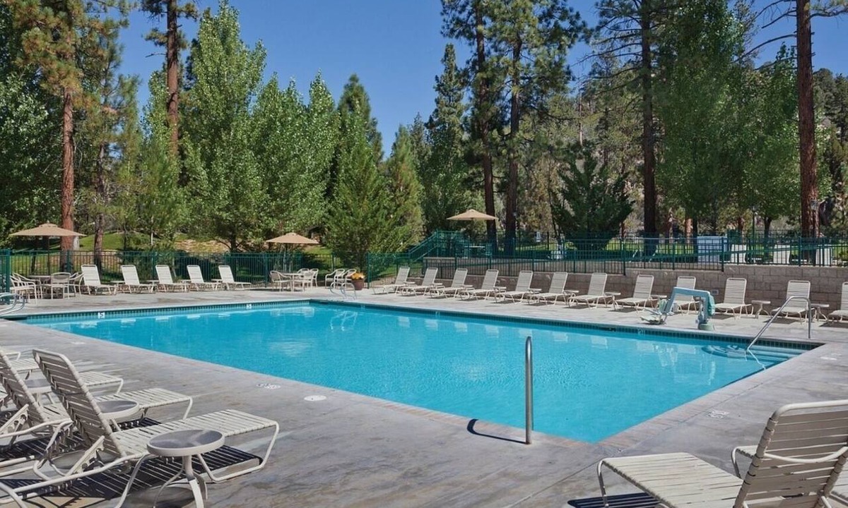 Big Bear Lake Resort | Big Bear | Couples Pine Hideaway | Pool + Hot Tub
