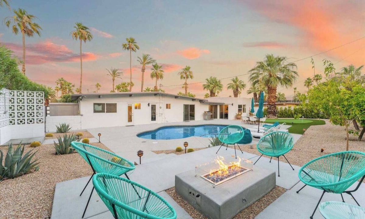 Racquet Club Estates House | Bikes Pool Spa Fire Pit Putting Green Views Large