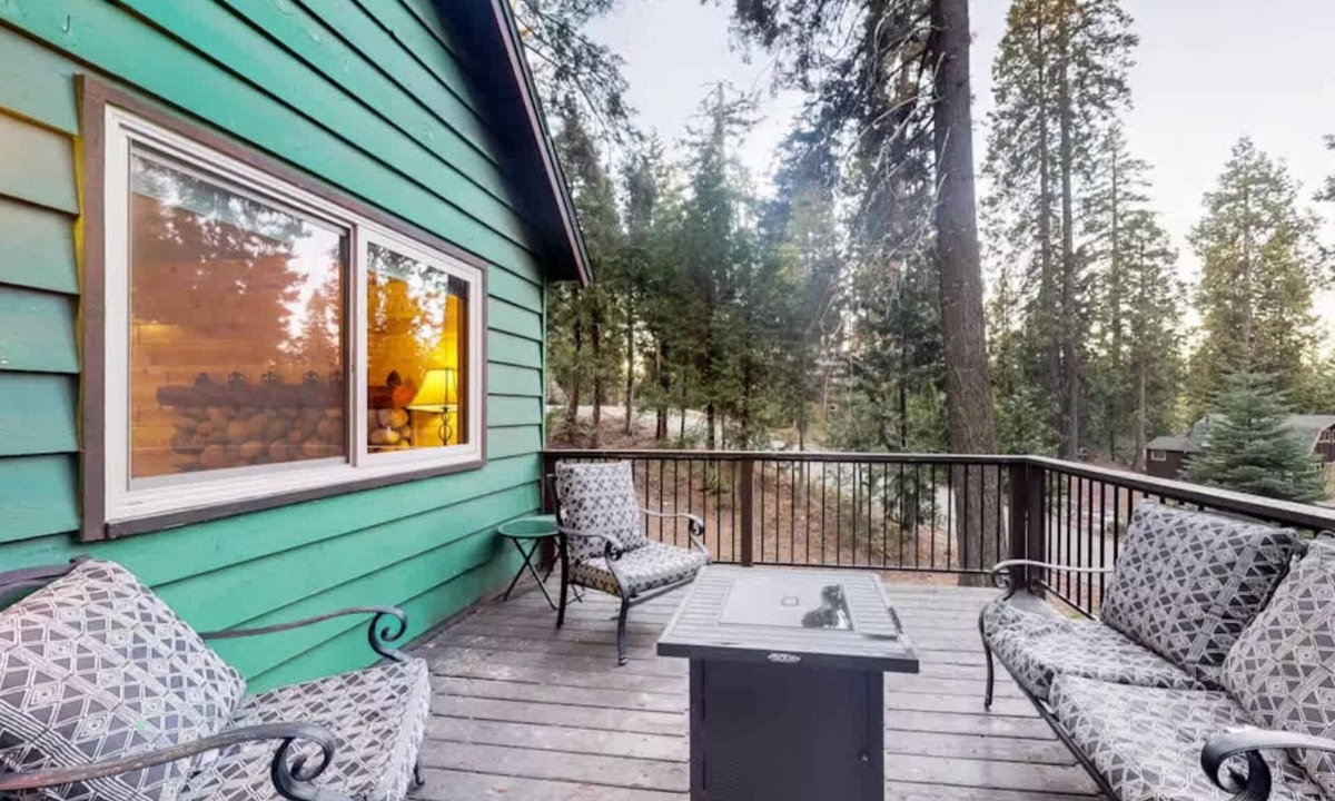 Sierra Cedars Cabin | Blue Meadow Cottage-5 mins from the lake!
