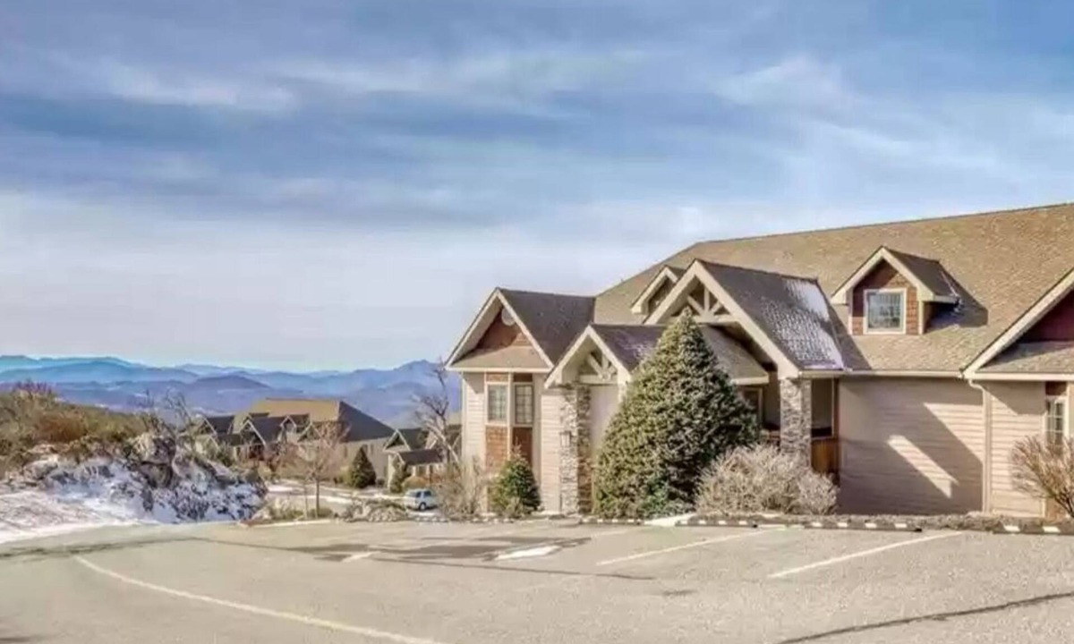Sugar Mountain Condo | Blue Ridge Postcard View. Long Range, Layered Mountain Views!