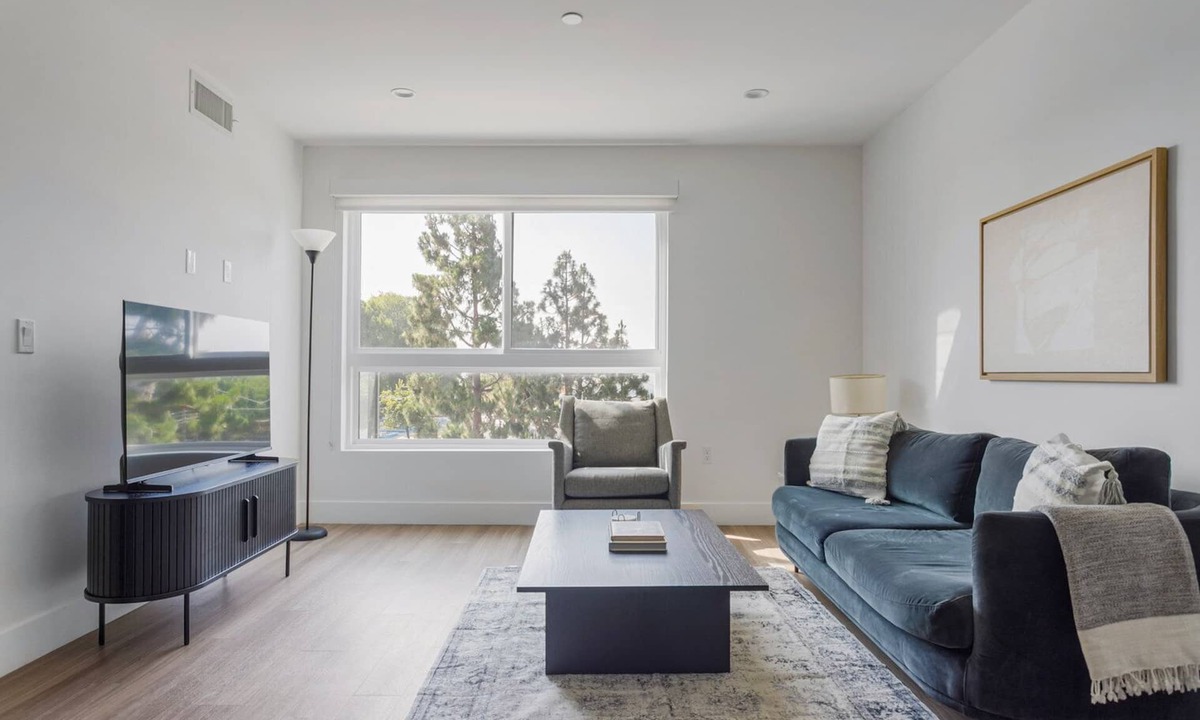 Sawtelle Apartment | Blueground | Sawtelle, rooftop, nr Culver City Park