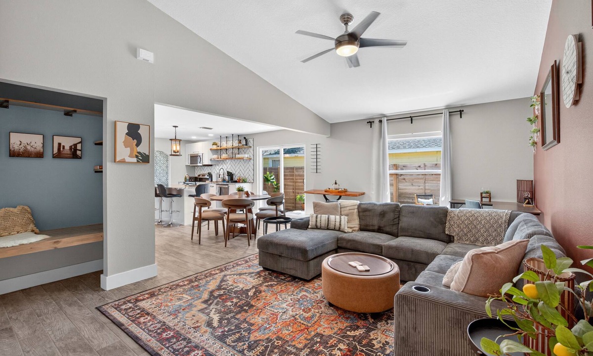 Alta Vista House | Boho Bungalow · 10 Minutes to Siesta Key Beach and 5 Minutes to Downtown.