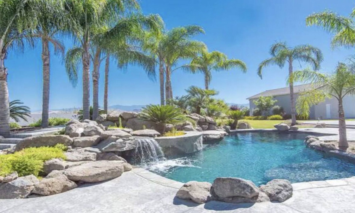 Porterville House | Book Entire Mansion!