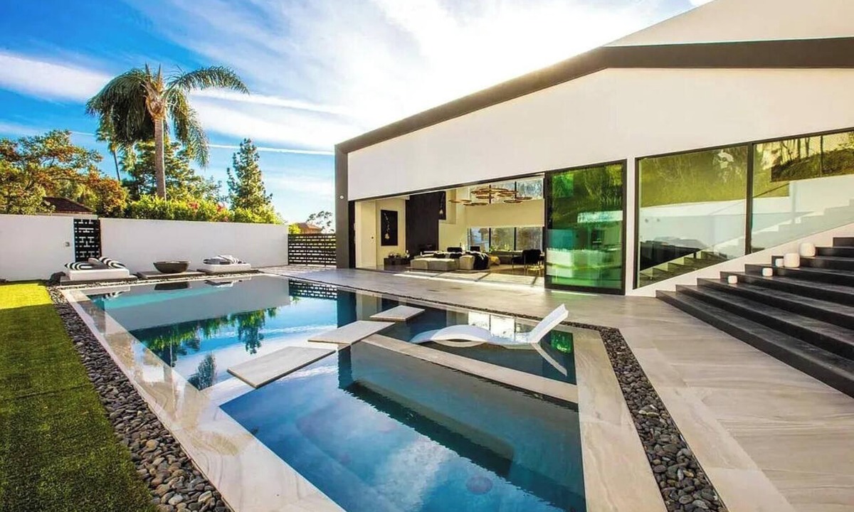 Beverly Hills House | Bowmont Glass Estate - Sleek, Architectural and Unique Contemporary Estate