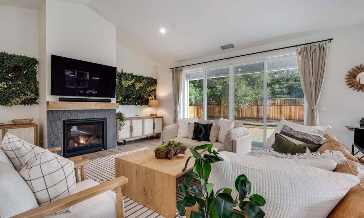 Windsor House | BRAND NEW POOL Luxury 4 bd, 7 min to Healdsburg!