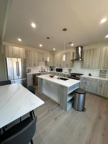 Redwood City Apartment | Brand New Spacious Tonwhome 3br 3ba sleeps 9