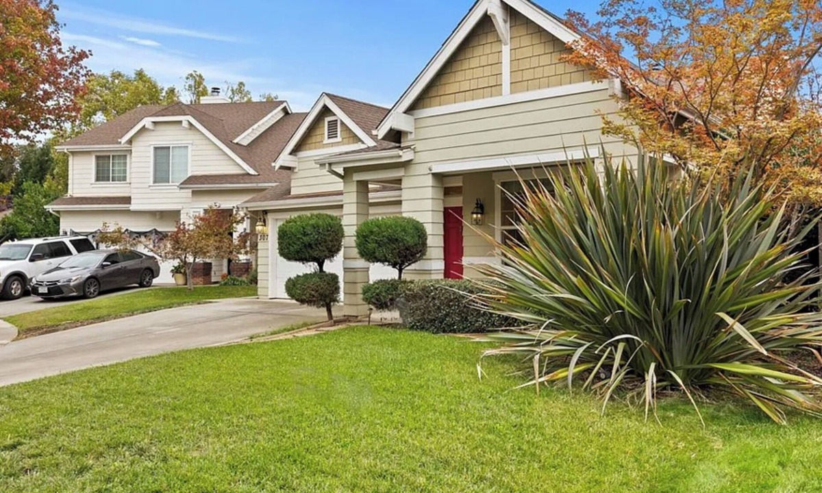 Chico House | Bright + Comfortable 3BR Family Retreat by Degarmo Park