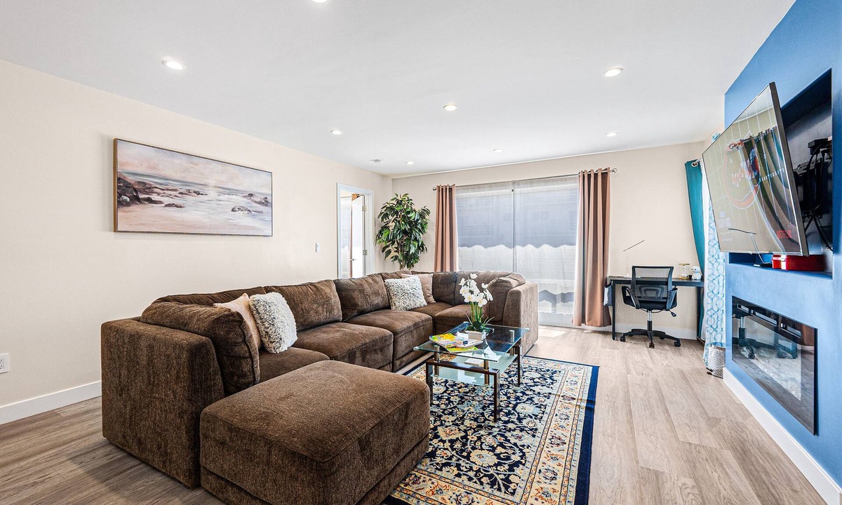 St. Francis House | Bright & comfortable 4brs Home in Daly City