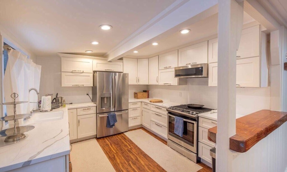 Sugarloaf Cabin | Bright Family friendly cabin. (Pet friendly/jacuzzi)