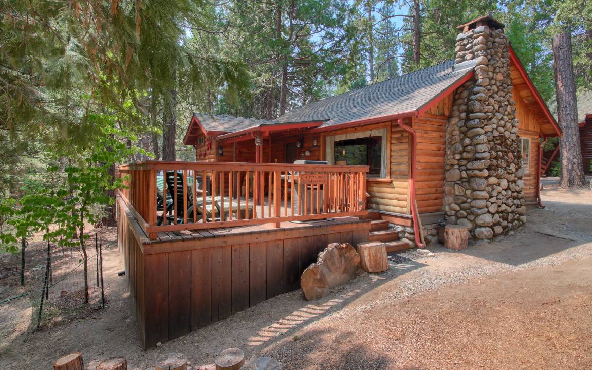 North Wawona Cabin | Cabin ∙ 2 bedrooms ∙ 6 guests