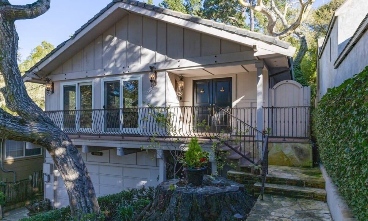 Northwest Carmel House | Carmel Seahorse 3 blocks to Carmel Beach New Hardwood Floors, Paint, Linens