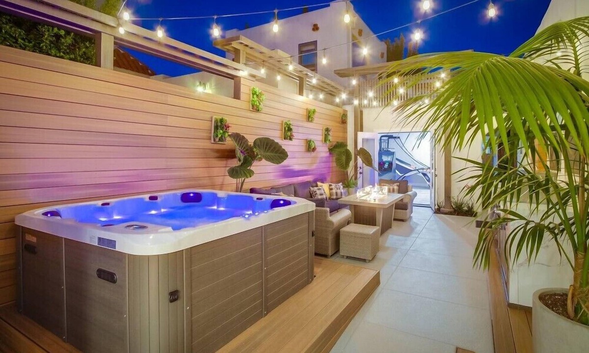 Middletown House | Casa Blanca–Ultimate Getaway: Spa, Game Rooms, Firepit, Views