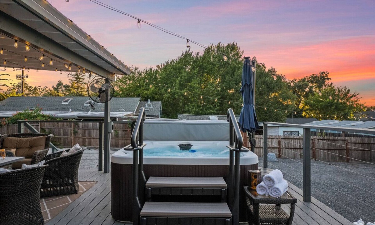 Windsor House | Casa de la Esperanza: 1890s Historic Gem - 6BD/4BA