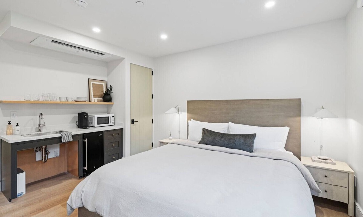 Laguna Apartment | Casa Jardin Unit 8-Boutique Suite in Downtown Santa Barbara