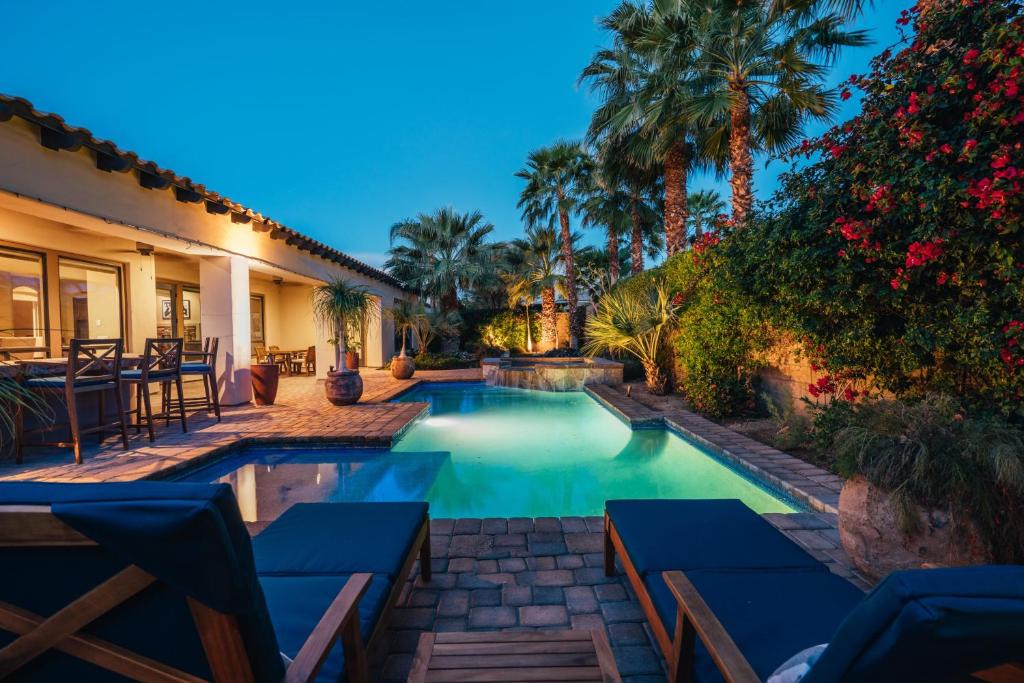 Indio House | Casa Serena by AvantStay Private 8BR Escape w Gorgeous Pool Spa Fire Pit