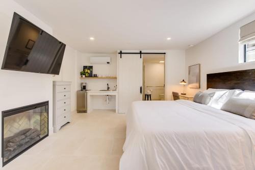Upper East Apartment | Casa Valerio - Boutique Suites in Downtown Santa Barbara