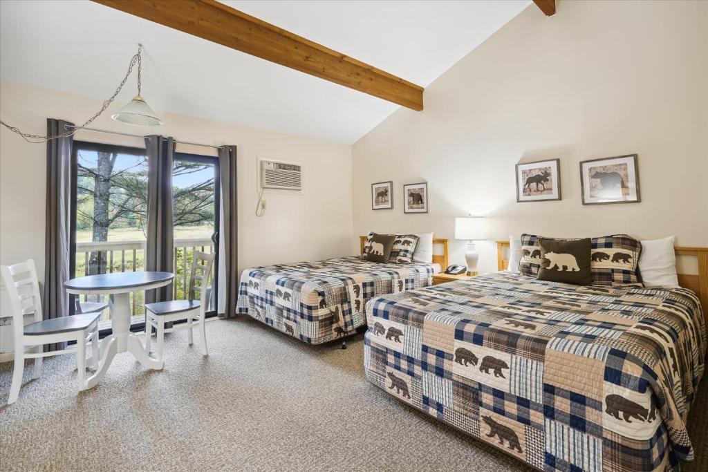 West Bridgewater Hotel | Cedarbrook Deluxe Two Bedroom Suite with outdoor heated pool 21202