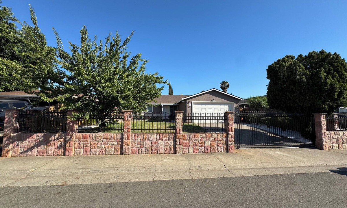 Sacramento House | Charming 3-bedroom Private Home in the Heart of Sacramento