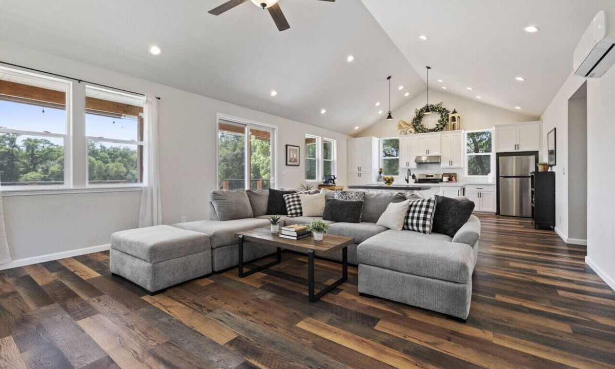 Sonora House | Charming Acres Farmhouse/Family/Pets/AC/Starling