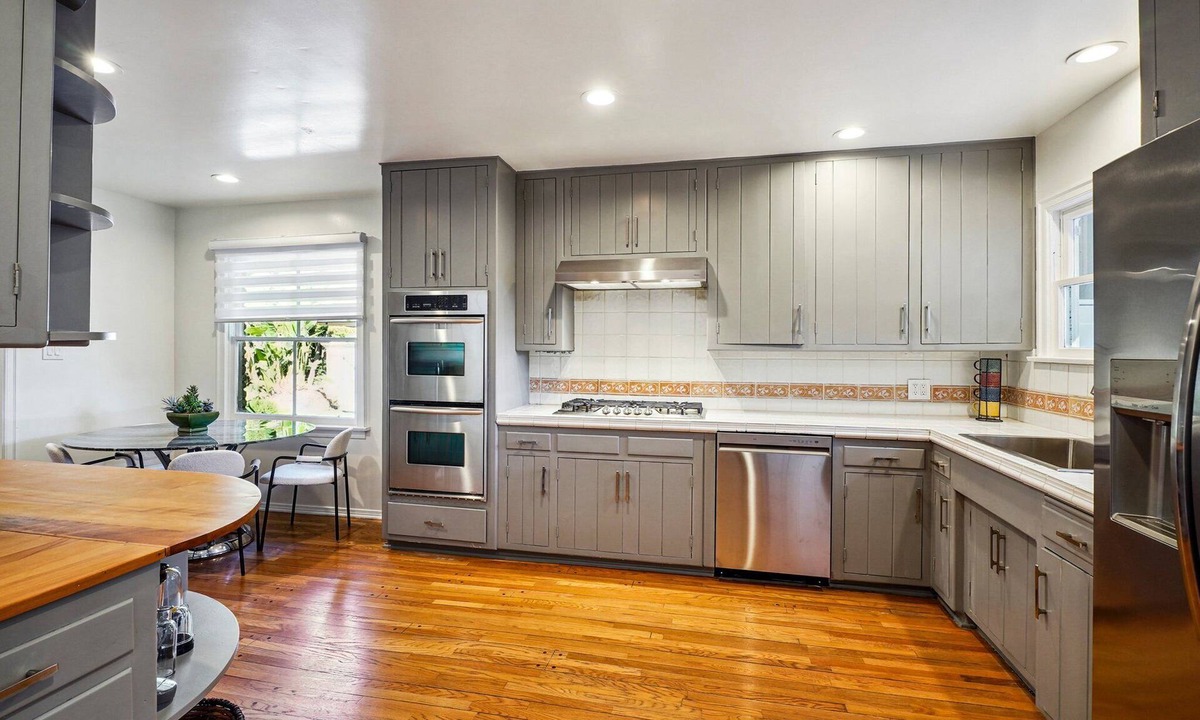 Bel Air House | Charming Bel Air Escape,3BR Villa with Views & Pool in Los Angeles