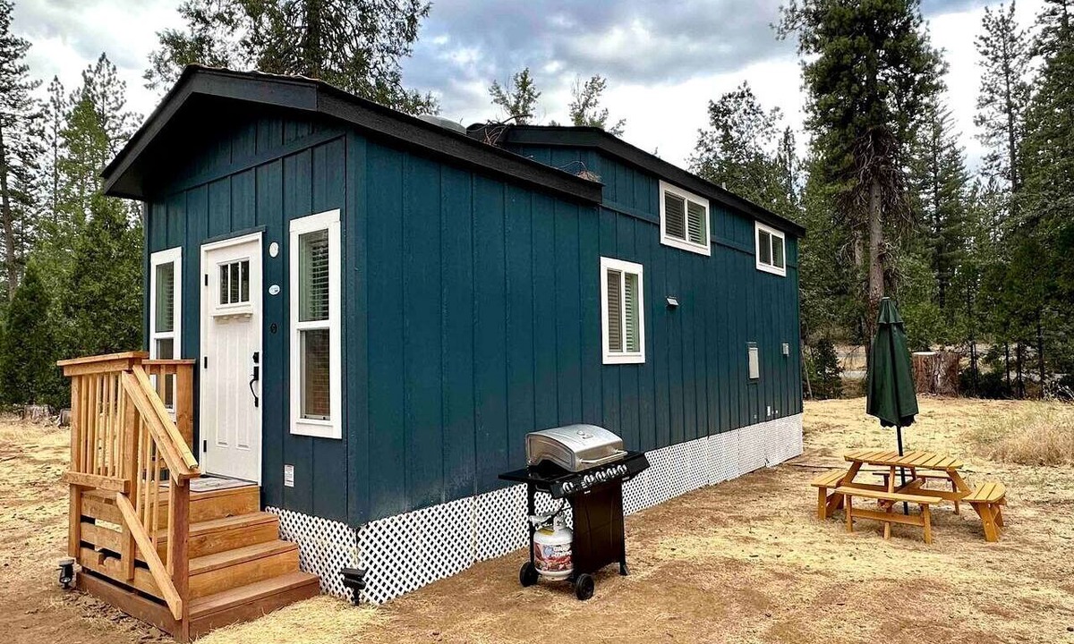 Groveland Cabin | Charming Bright Tiny Home with Stargazing & Yoga Dome Near Yosemite, Groveland, California