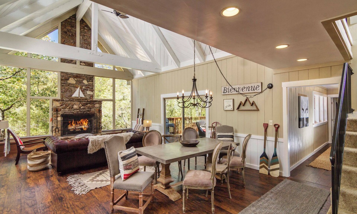 Lake Arrowhead House | Charming, Cozy and Kid-Friendly Tavern Bay Cottage