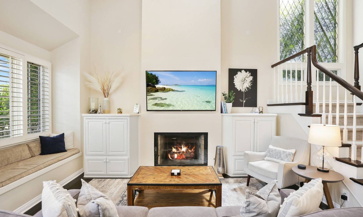 Corona del Mar House | Charming Dahlia Cottage! 1/2 Mile Bike Ride to Beach/PCH, Garage w/Parking, Free Bikes