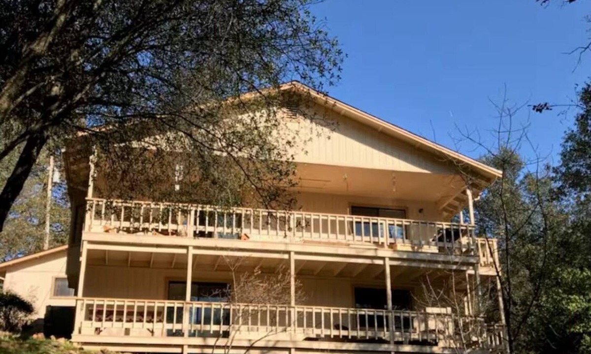 Groveland House | Charming home on Big Creek in serene Groveland @Pine Mountain Lake- Pet friendly