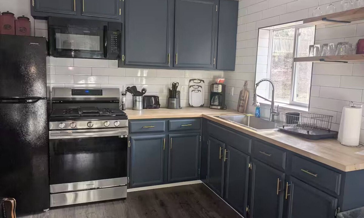 Kelseyville Cabin | Charming Loch Lomond 2-bedroom cabin