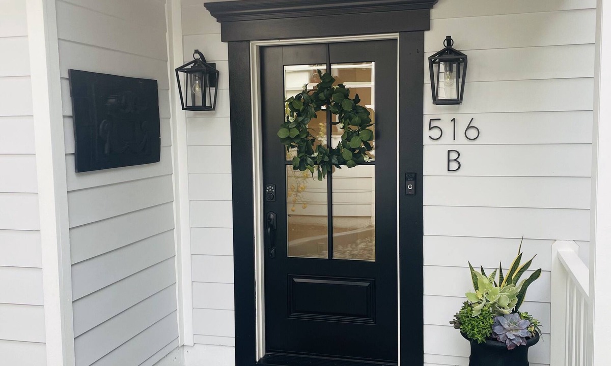 Upper East Cottage | Charming New Casita Lower Riviera, Quiet, AC, 6 blocks to State St, Pet-Friendly