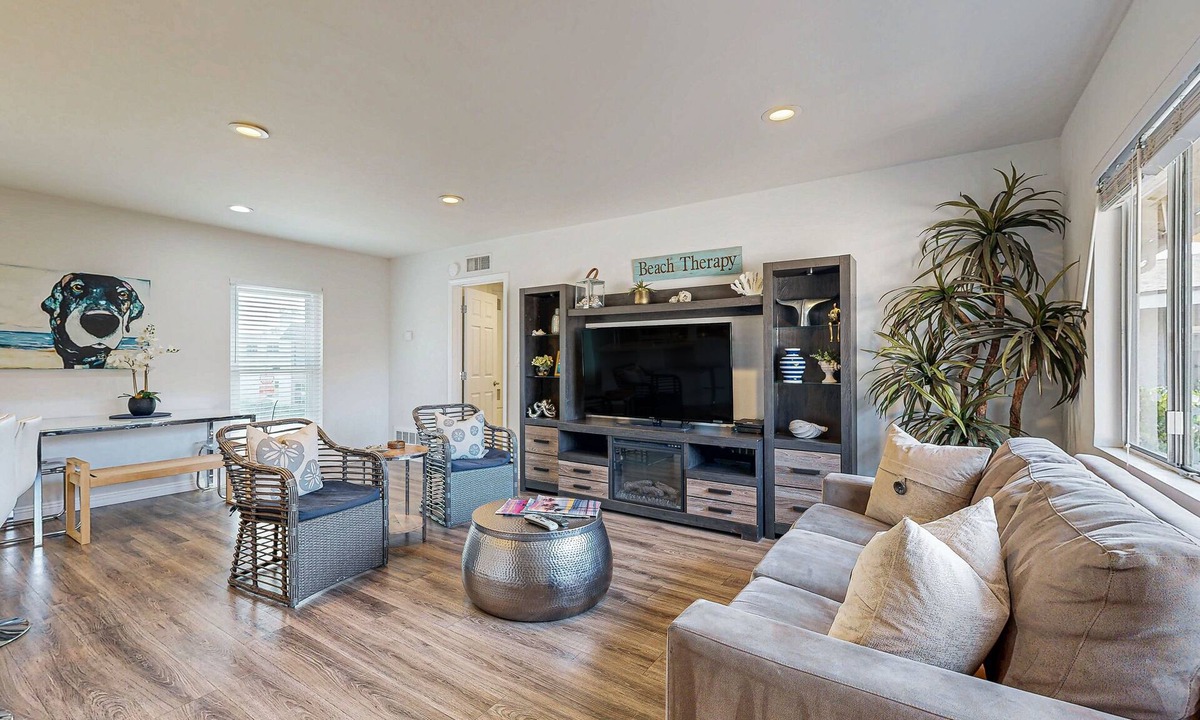 San Clemente Condo | Charming rental near the beach and 300 feet to Casa Romantica Cultural Center