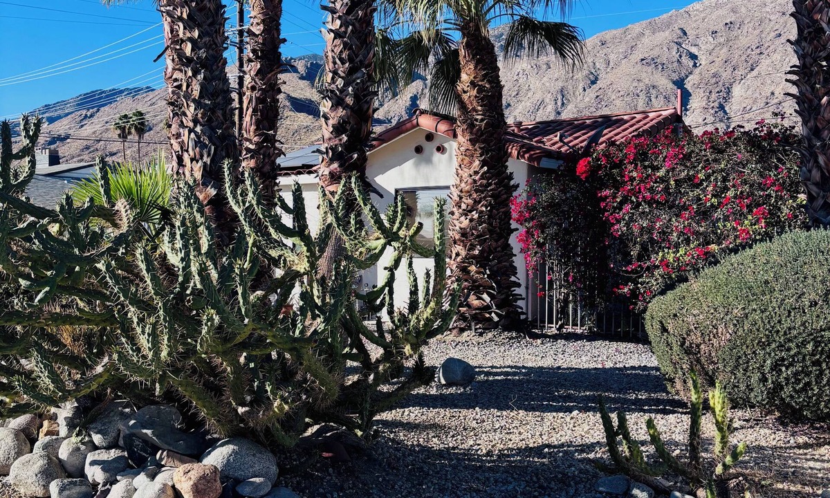Warm Sands House | Charming Spanish Bungalow & Casita in Palm Springs