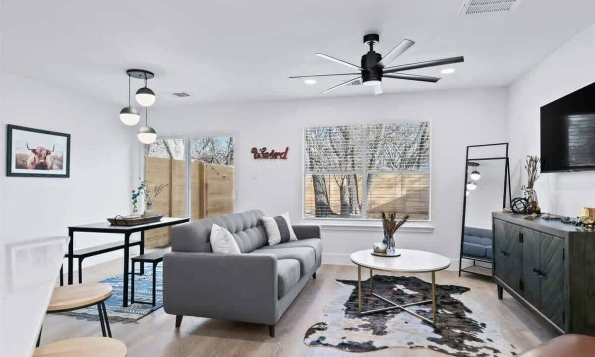 Tanglewood Forest House | Charming Urban Home with pet friendly backyard