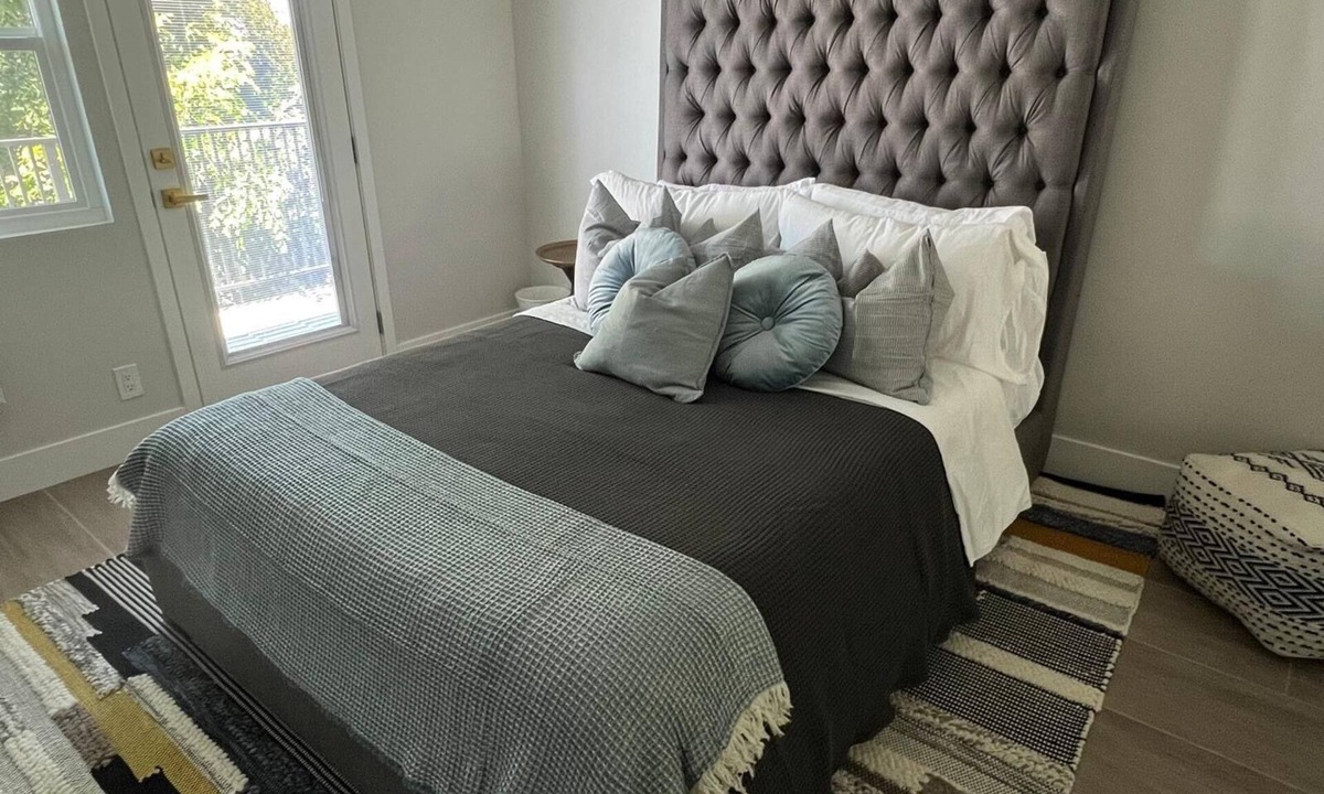 Downtown Los Angeles Apartment | Chic 2-bedroom apartment with WiFi, fitness room in wonderful Los Angeles