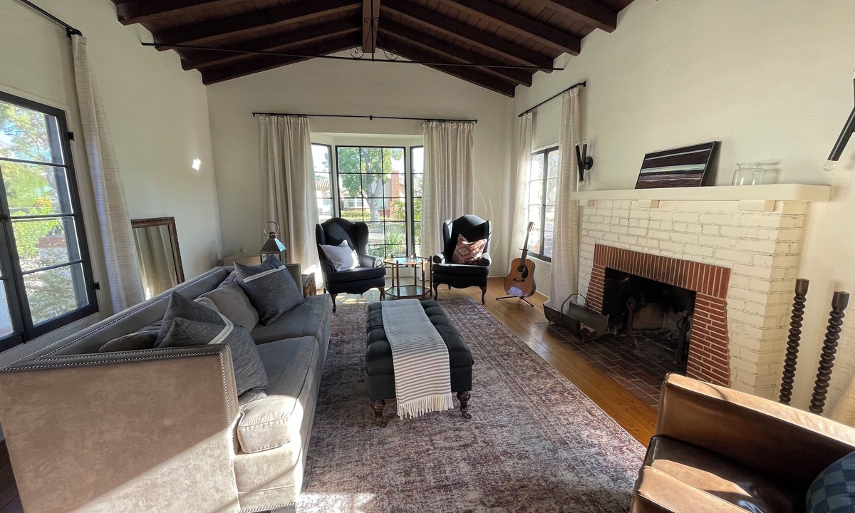 El Miradero House | Classic charm meets California cool in this cozy 1930's Spanish bungalow.