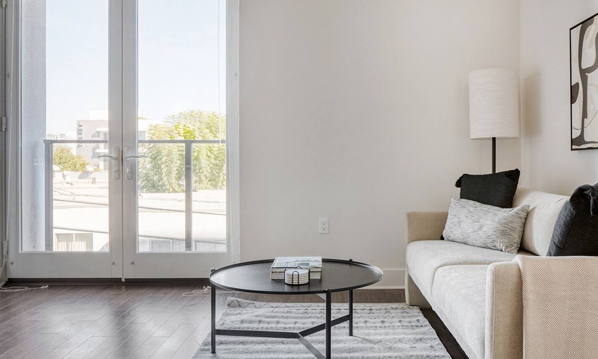 Palms Apartment | Classic Culver City 2BR w/ Gym, Roof & Lounge, nr 405, by Blueground