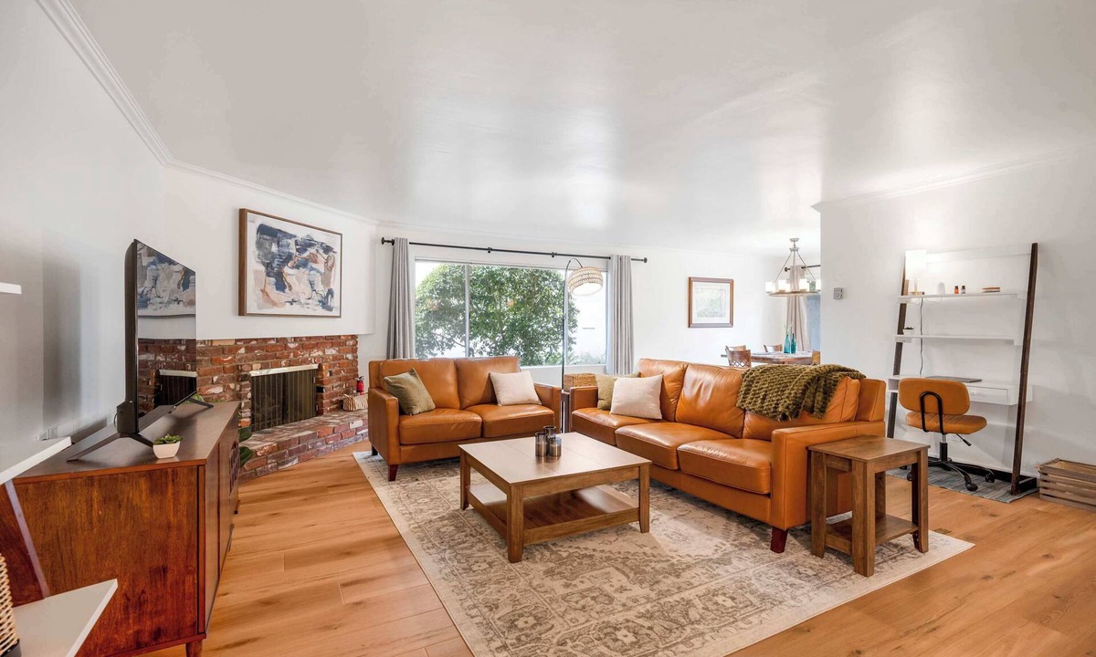Hidden Valley House | Coastal Comfort w/Pool,Pet Friendly,30+ Day Stays