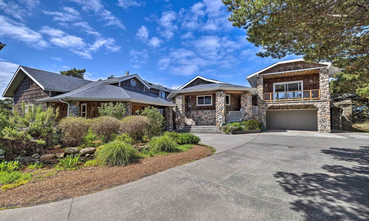 Warrenton House | Coastal Oregon Retreat w/Grill: 11 Mi to Astoria!