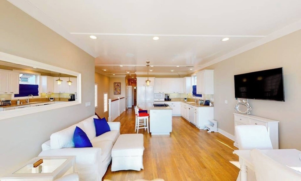 Old Towne House | Coastal-themed beachfront home with water views, grill, & beach access