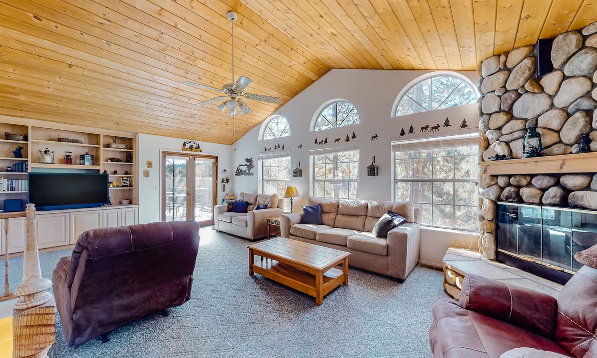 Groveland House | Comfortable woodland home with pool, tennis & washer/dryer - golf on-site