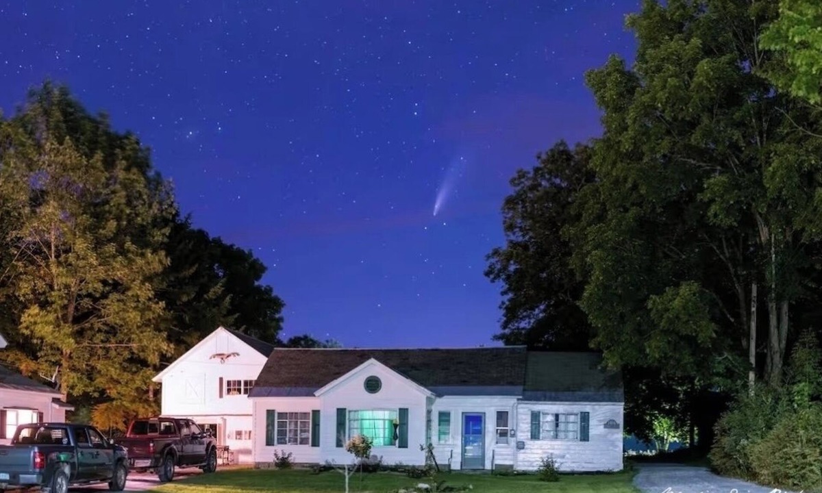 Poultney Cottage | Comfy Cottage with Private Hot Tub in Historic East Poultney