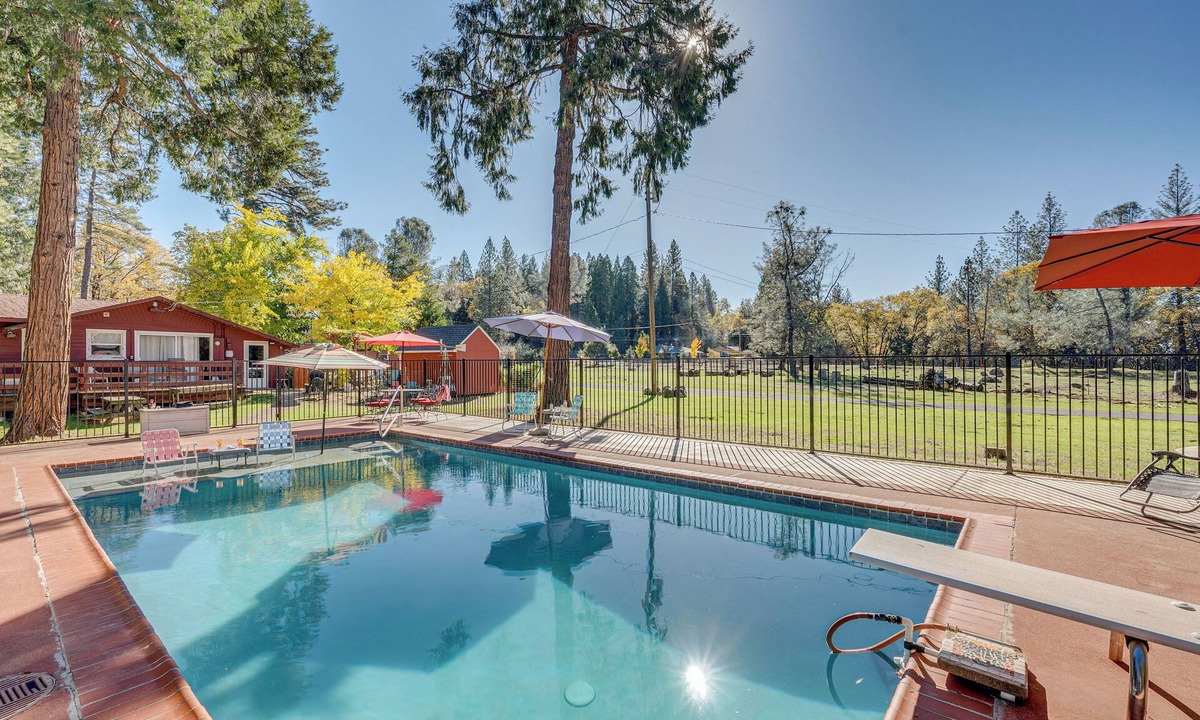 Apple Hill Cottage | Community Pool & On-Site Farm: Placerville Cottage